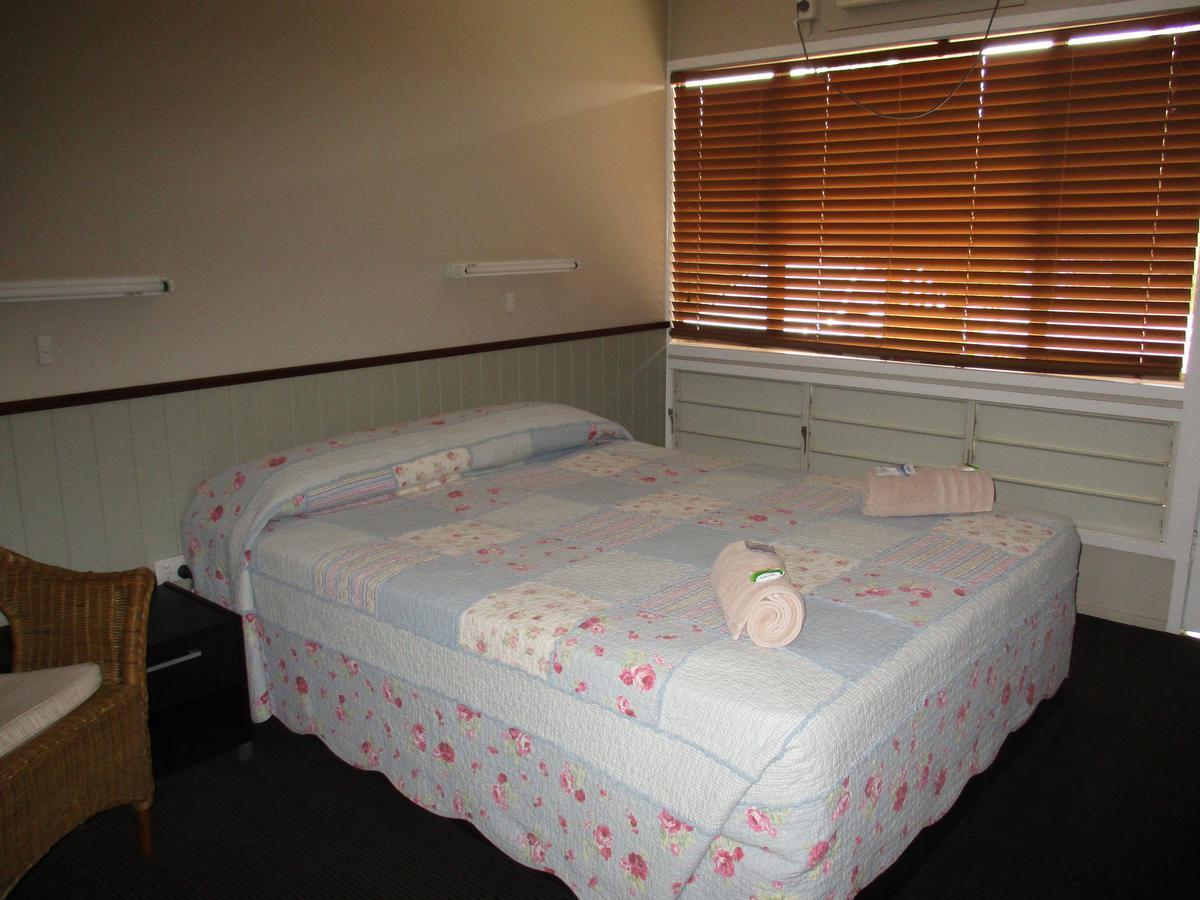 Barcaldine Country Motor Inn Экстерьер фото