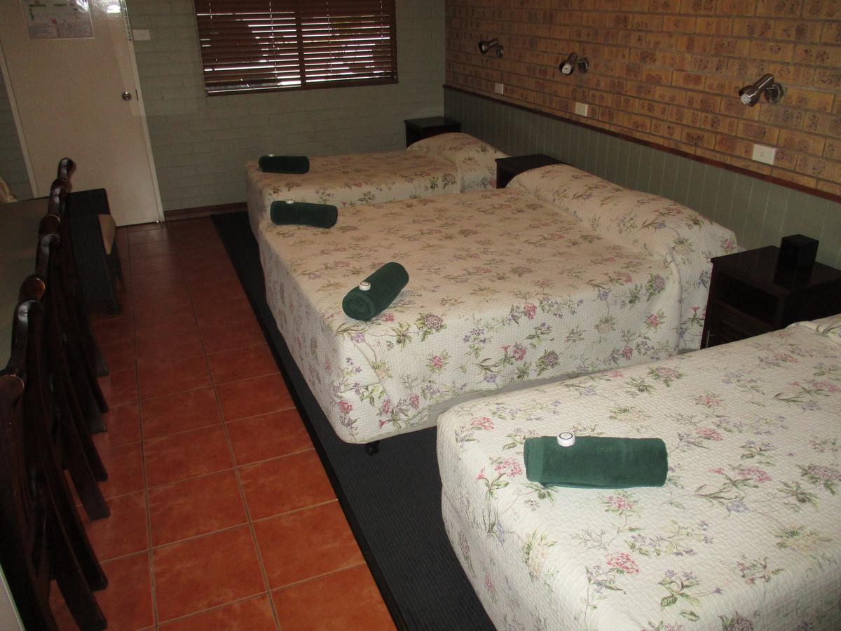 Barcaldine Country Motor Inn Экстерьер фото