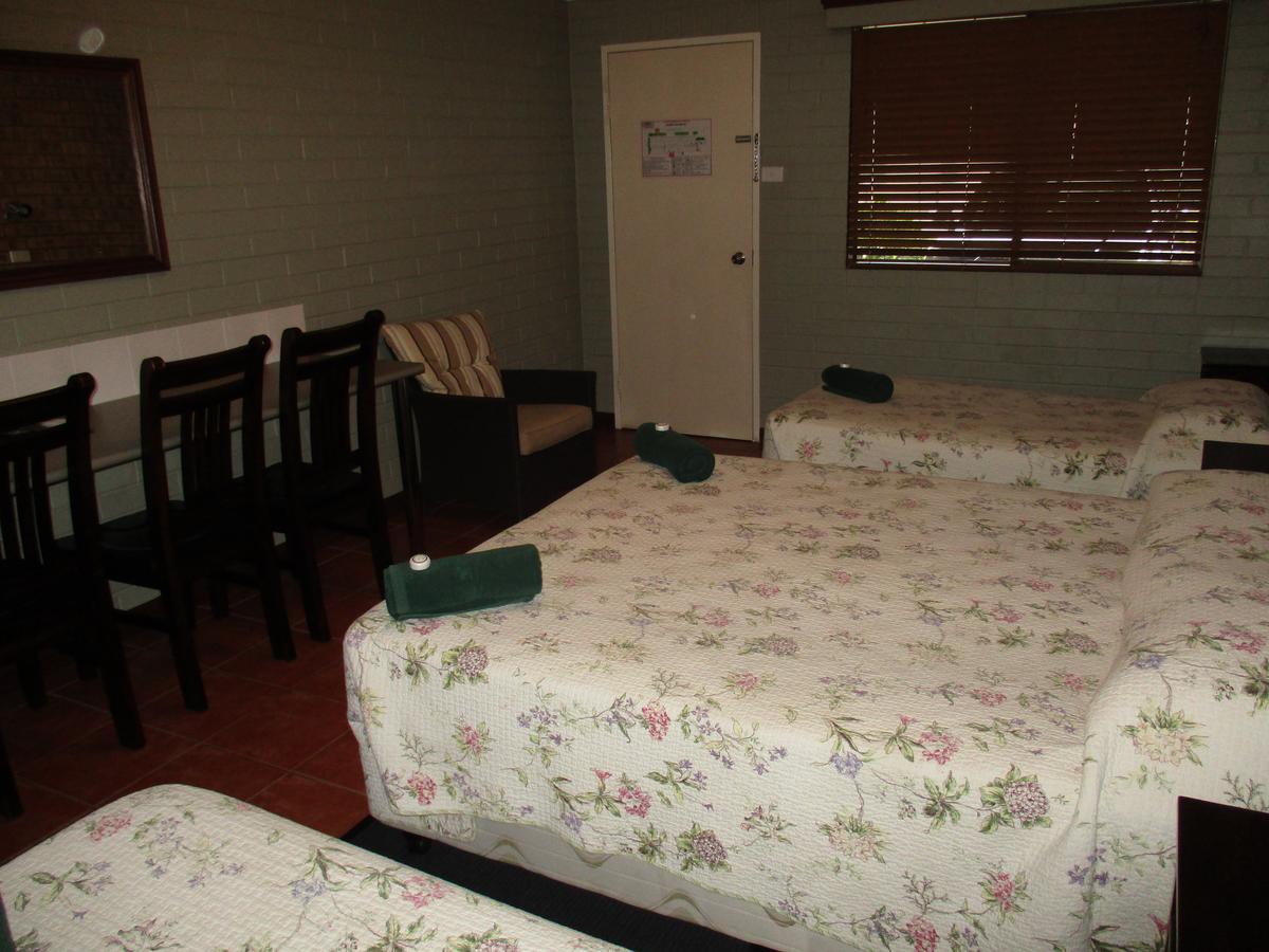 Barcaldine Country Motor Inn Экстерьер фото
