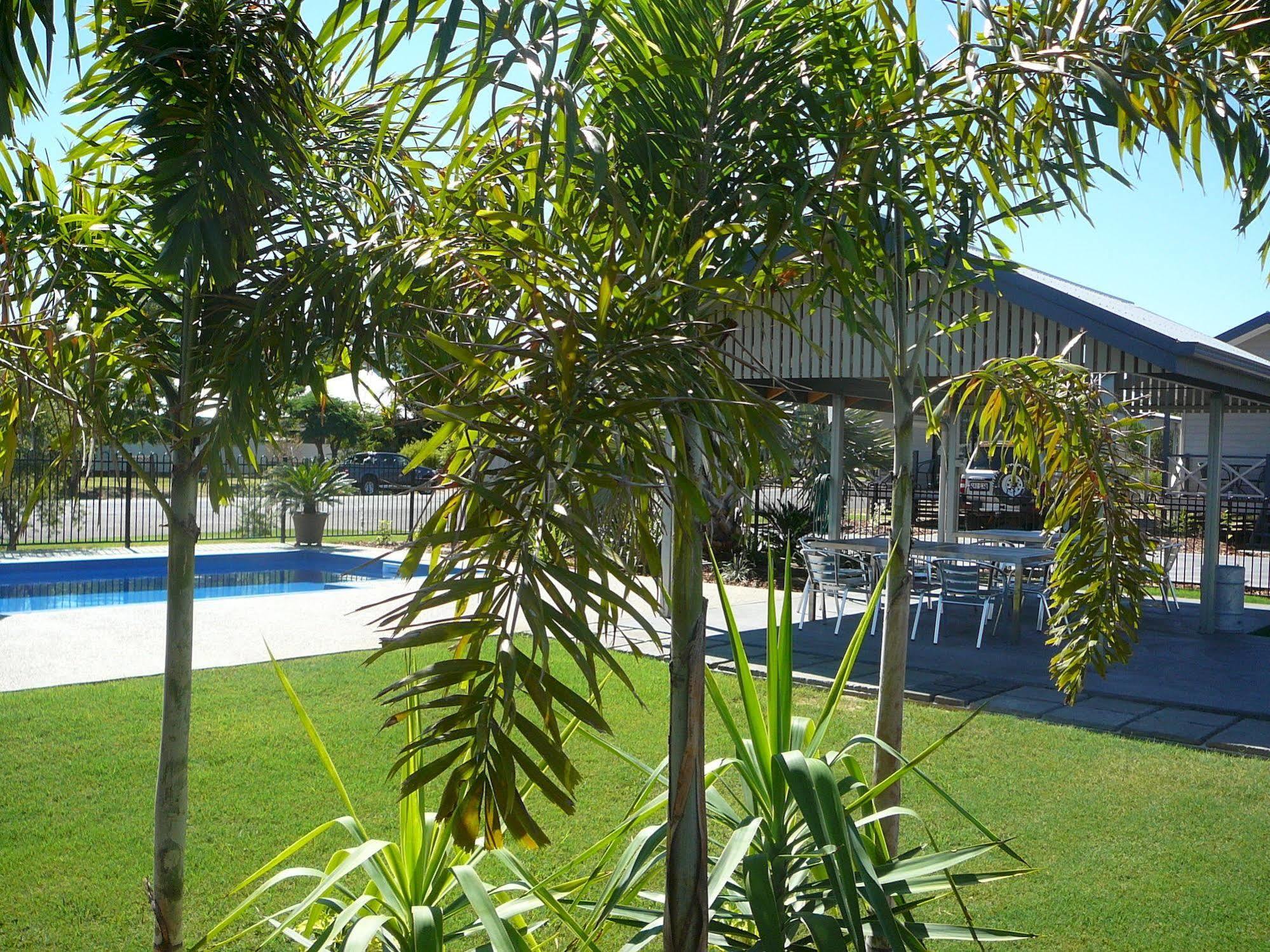 Barcaldine Country Motor Inn Экстерьер фото
